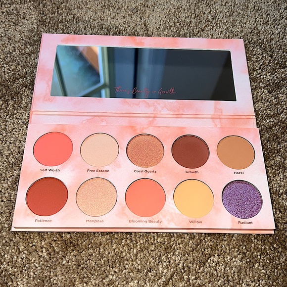 Dominique Cosmetics Other - Dominique Cosmetics Coral Blossom Palette